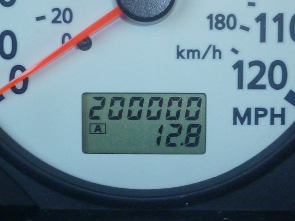 2002 Nissan Pathfinder odometer with 200,000 miles