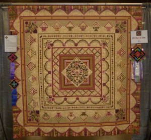 Winning quilt, "Ruffled Roses" by Mary Clendennen