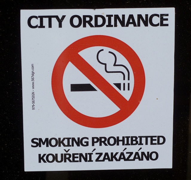 A "no smoking" sign in English and Czech in Caldwell, Texas