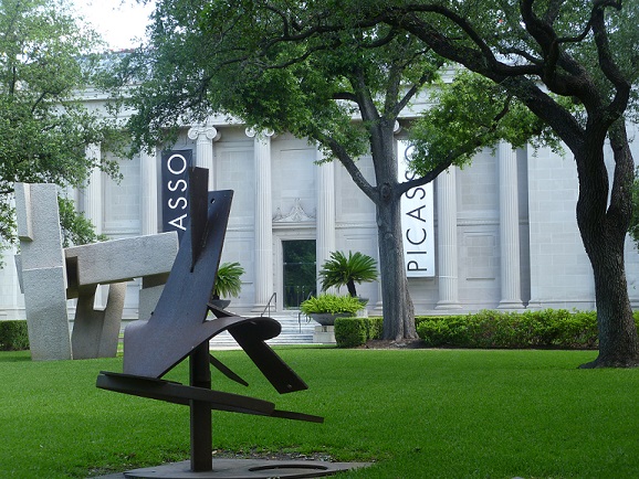 Museum of Fine Arts Houston, the outside of the building