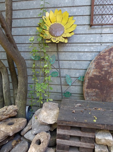 A tall, metal sunflower