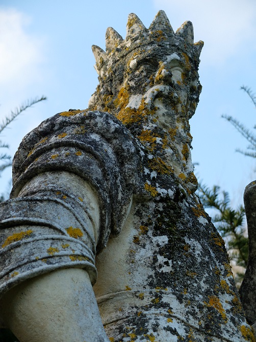 Friday Fictioneer photo prompt: An ancient statue of a crowned man. Copyright Claire Fuller