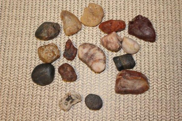 Photo of a group of rocks before they went into the rock tumbler