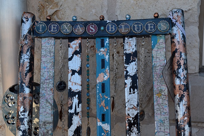 the top of the rocking chair with the words "Texas Blues" on it