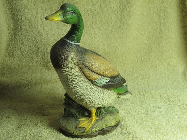 Duck statuette