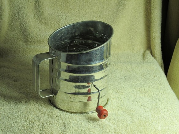 5-cup Brite-Pride flour sifter