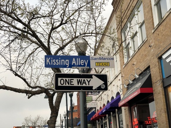 00s Kissing Alley in San Marcos