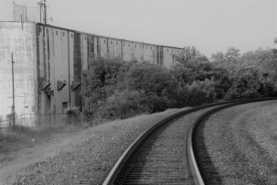00s Railroad curve B&amp;W